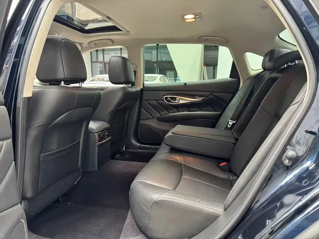 Infiniti Q70 Q70 L 2.5 L Joy