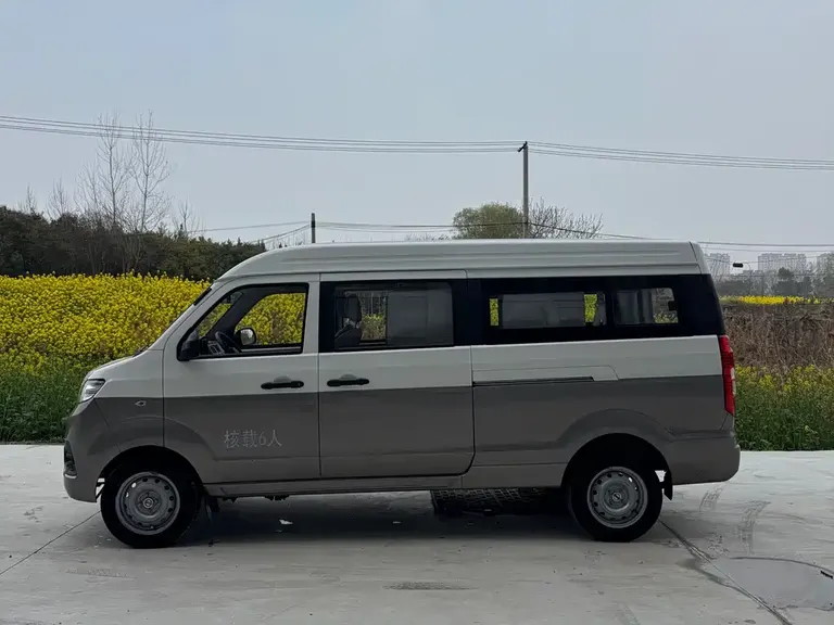 Jinbei New Haishi X30 L 新海狮X30 L 2023款 1.5 L财富版客车5/6/7座中央空调版 SWC15 M
