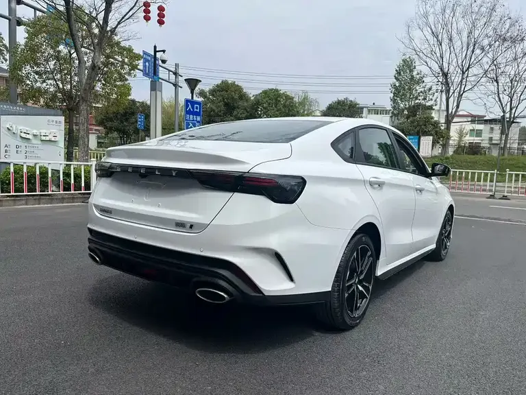 Geely Binrui Binrui COOL 1.5 T DCT Dragon