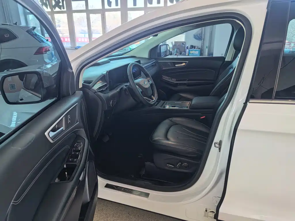 Edge PLUS EcoBoost 245 2 WD Platinum Sharp 5-seat