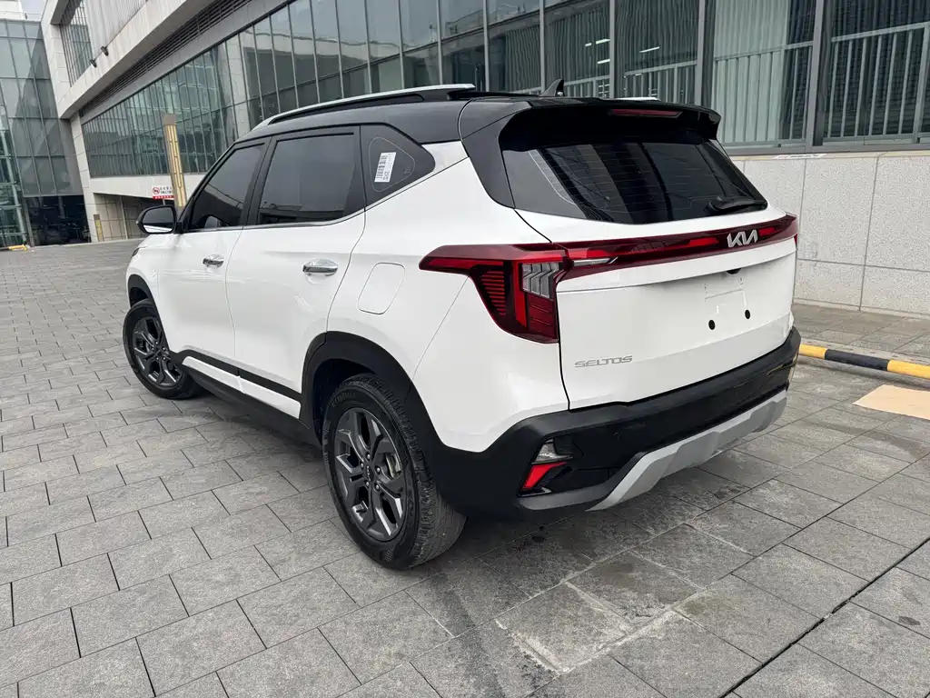 Seltos 1.5 L CVT Luxury
