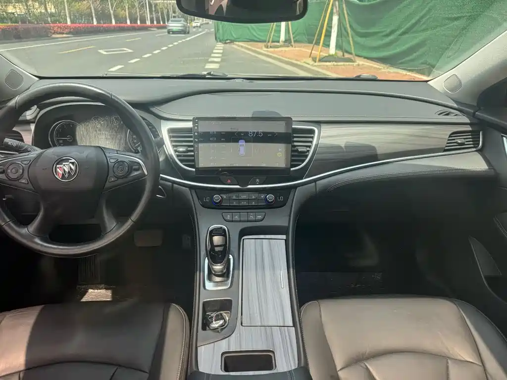 LaCrosse Facelift 28 T Elite