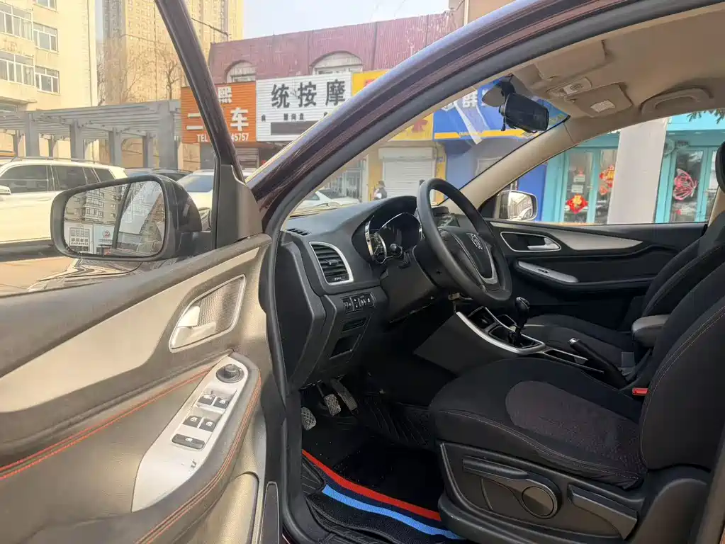 Baojun 560 宝骏560 2016款 1.5 T 手动舒适型