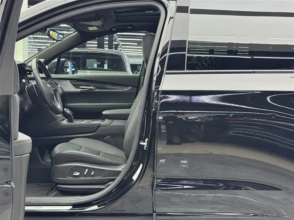 Cadillac XT6 2.0 T 6-seat 4 WD Distinguished Executive Black Label