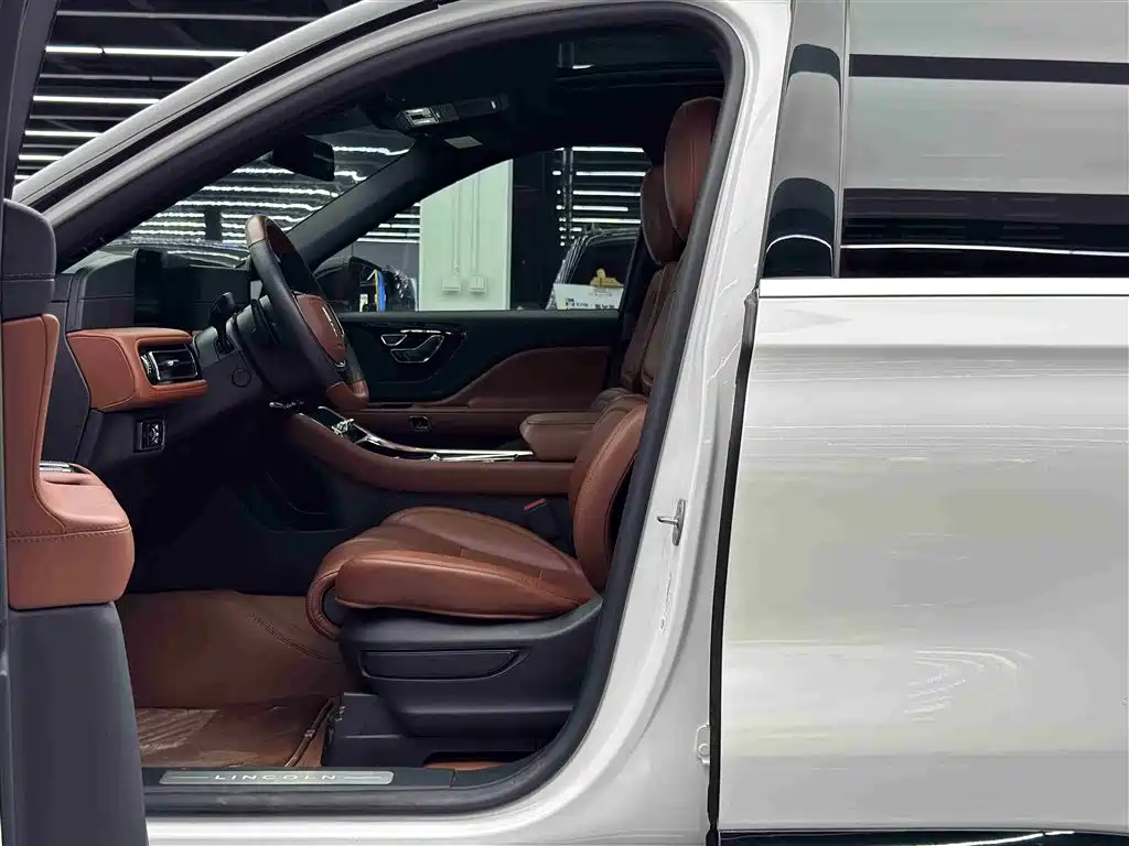 Aviator 3.0 T V6 4 WD Luxury Elegant 6-seat
