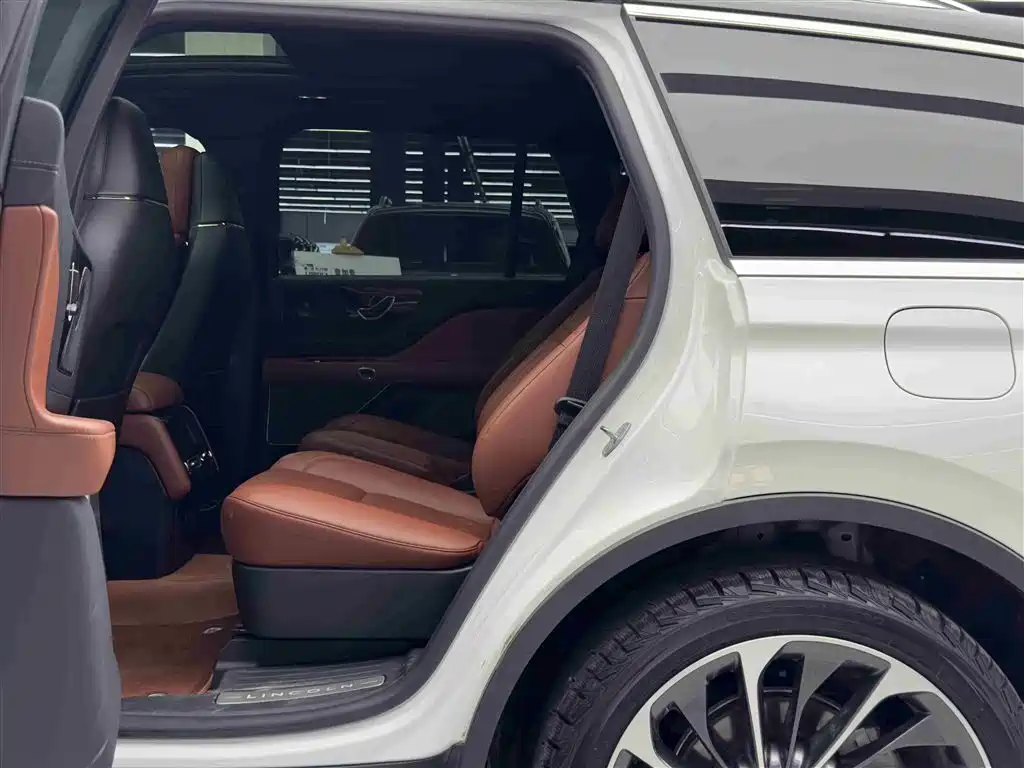 Aviator 3.0 T V6 4 WD Luxury Elegant 6-seat