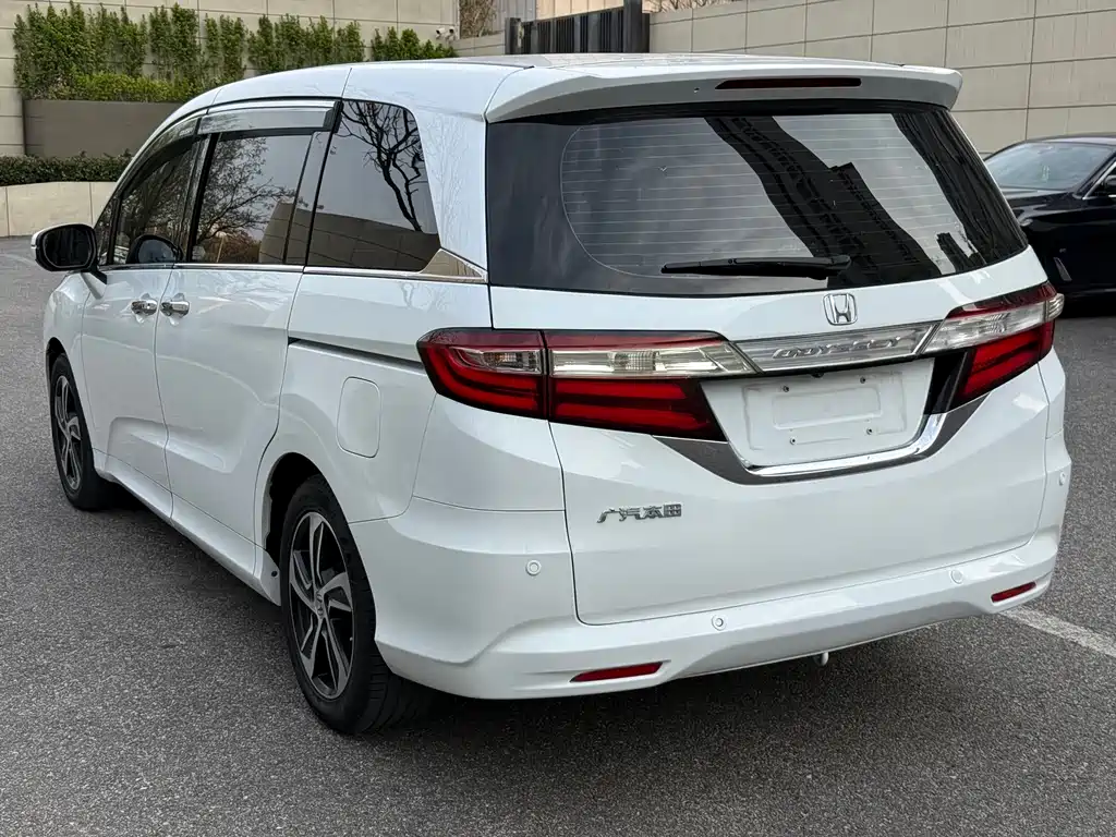 Odyssey Facelift 2.4 L Luxury