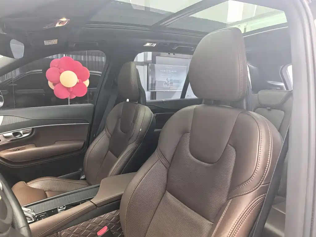 Volvo XC90 PHEV E Drive Hybrid T8 Smart Supreme Luxury 7-seat