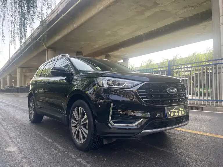 Ford Edge PLUS EcoBoost 245 2 WD Platinum Sharp 5-seat