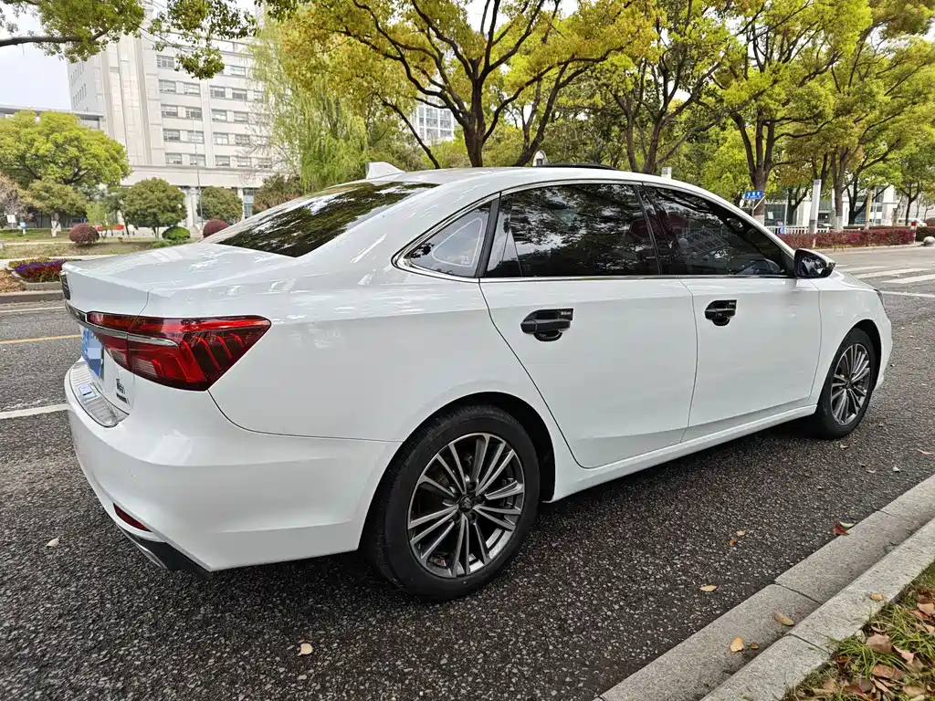 Roewe i6 Classic PLUS 1.6 L CVT 4 G Connected Glory Flagship