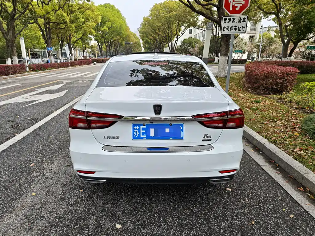 Roewe i6 Classic PLUS 1.6 L CVT 4 G Connected Glory Flagship