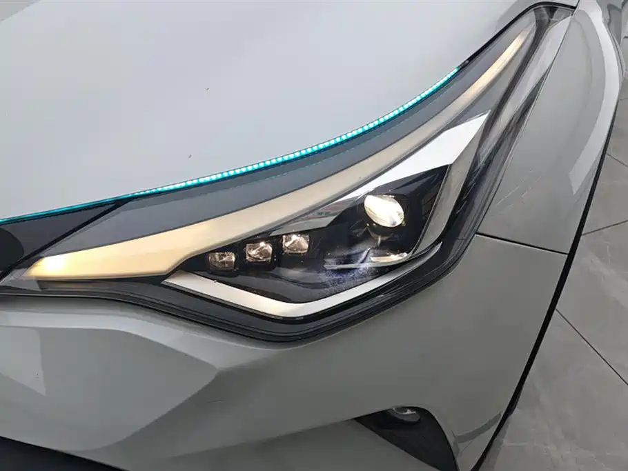 Toyota C-HR 2.0 L Luxury