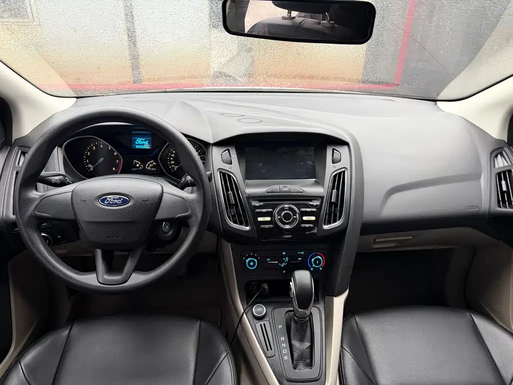 Focus Sedan Classic 1.6 L Auto Comfort Smart Travel