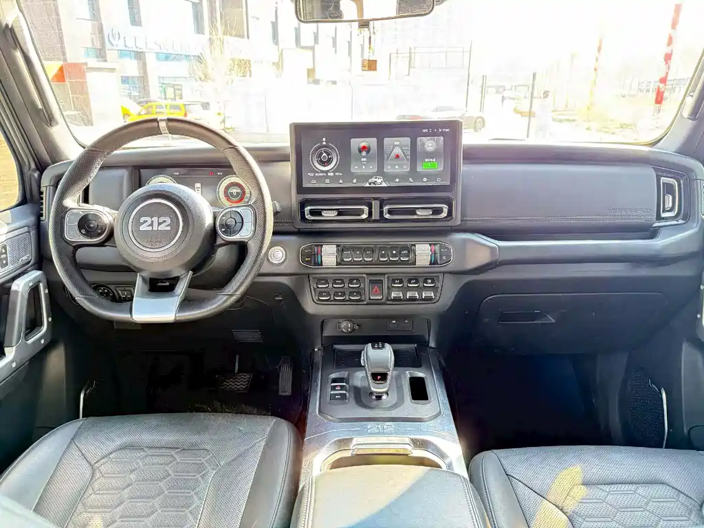 212 T01 2.0 T Explorer