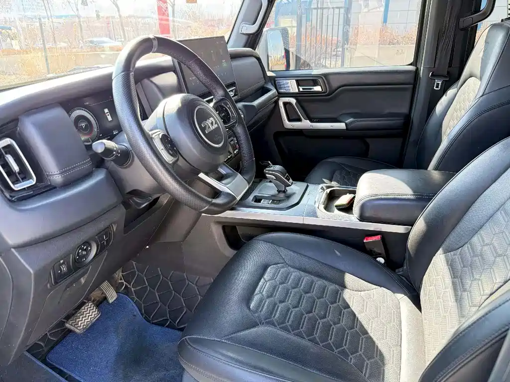 212 T01 2.0 T Explorer