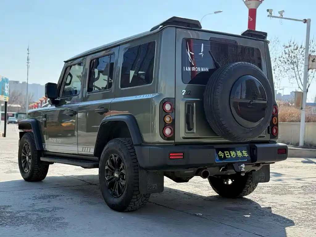 212 T01 2.0 T Explorer
