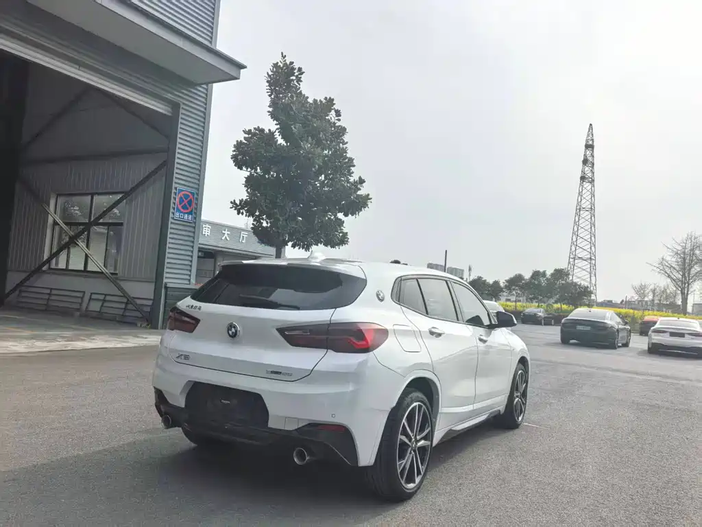 BMW X2 sDrive25 i Premium M Sport Package