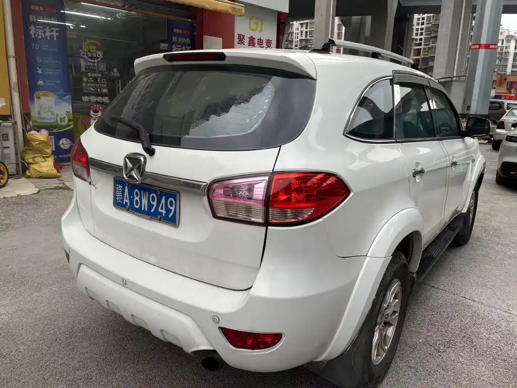 Yusheng S350 2.4 T Manual 2 WD Diesel Luxury 5-seat