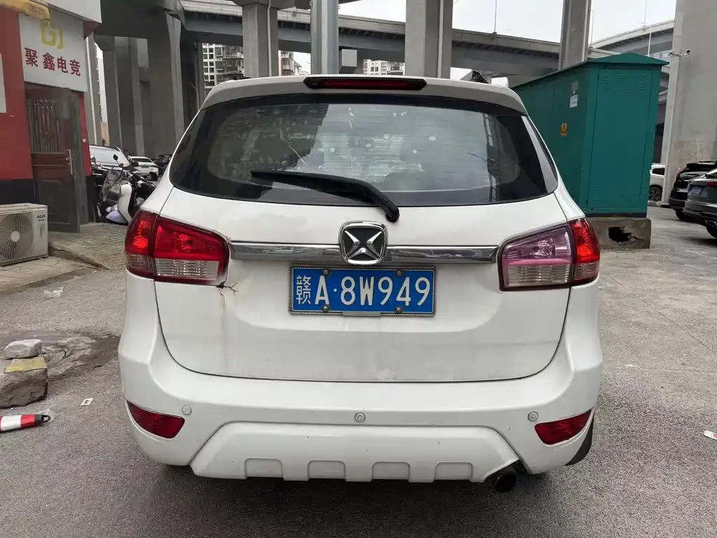 Yusheng S350 2.4 T Manual 2 WD Diesel Luxury 5-seat
