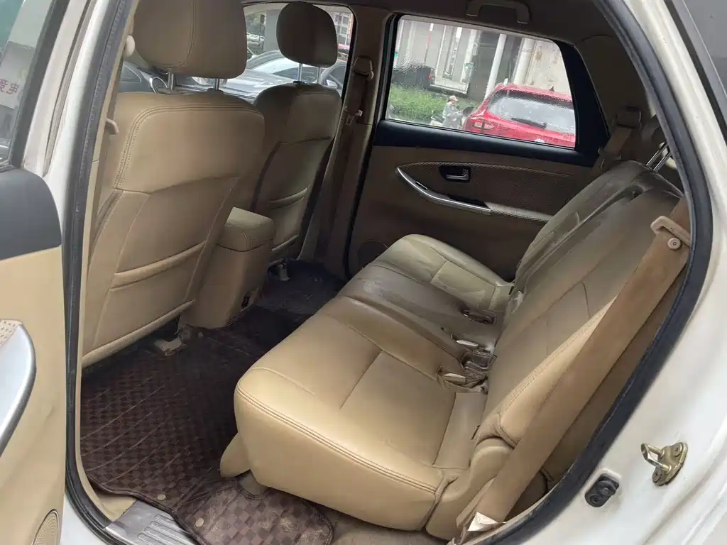 Yusheng S350 2.4 T Manual 2 WD Diesel Luxury 5-seat