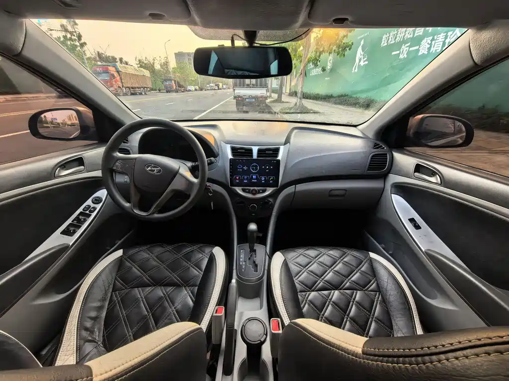 Accent 1.4 L Auto Intelligent GLS