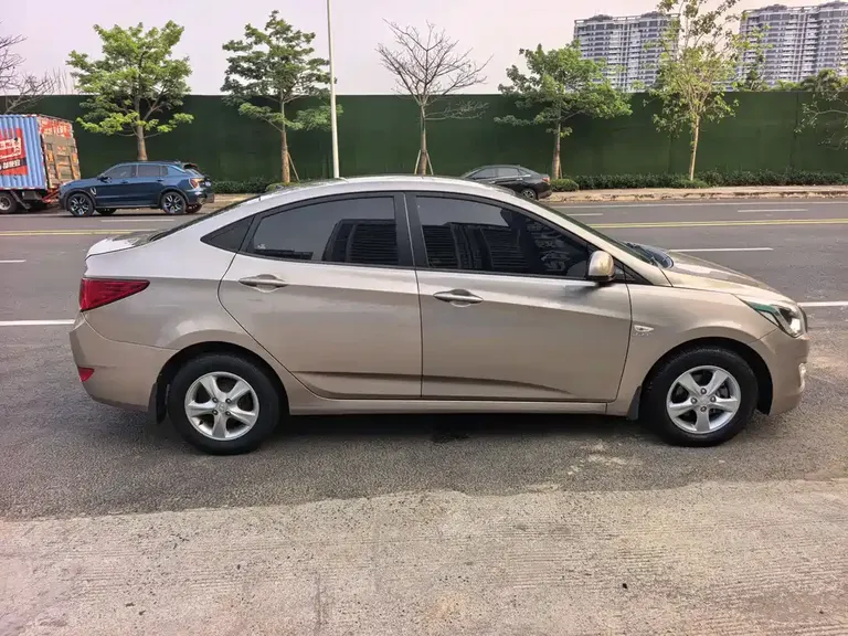 Hyundai Accent 1.4 L Auto Intelligent GLS