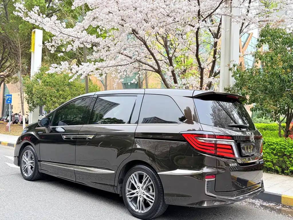 Elysion 2.0 L Hybrid Luxury