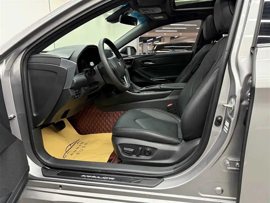 Avalon 2.0 L XLE Premium CN-VI