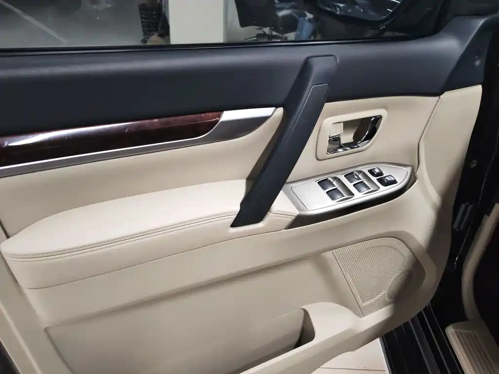 Pajero (Import) 帕杰罗进口 2020款 3.0 L 自动尊贵版
