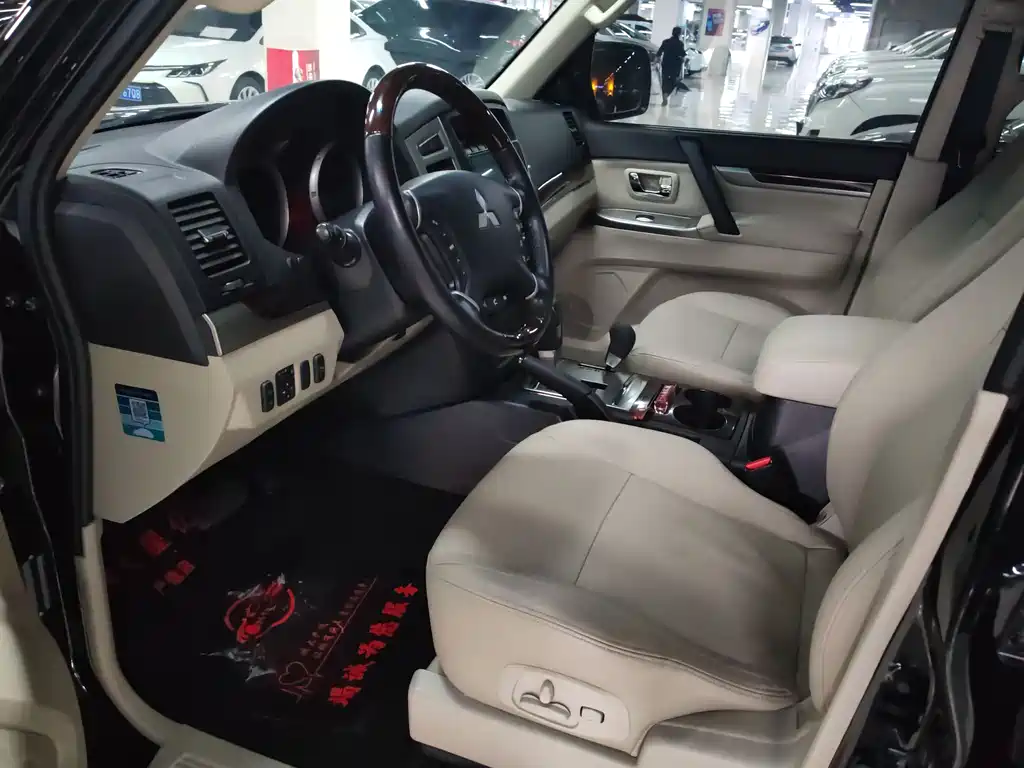 Pajero (Import) 帕杰罗进口 2020款 3.0 L 自动尊贵版