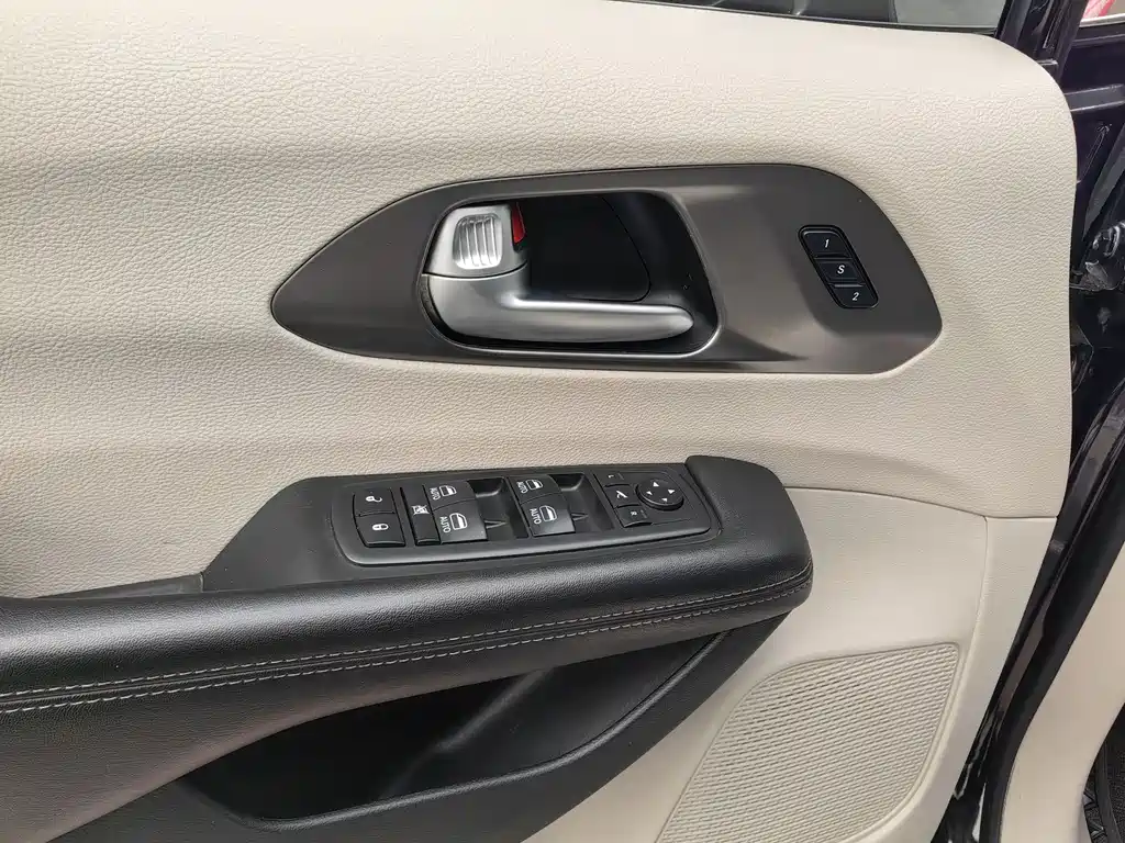 Pacifica (Import) 3.6 L Premium