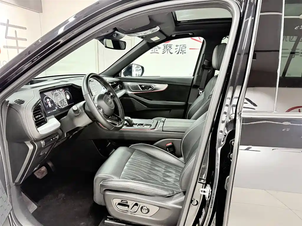 GAC Trumpchi GS8 Dual Engine Series 2.0 TM 4 WD Distinguished (7-seat)