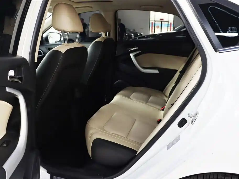 Yuexiang V7 1.6 L Manual Pleasure CN-IV