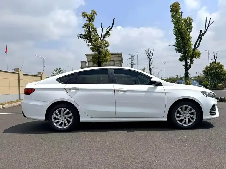Geely Binrui 200 T DCT Colorful