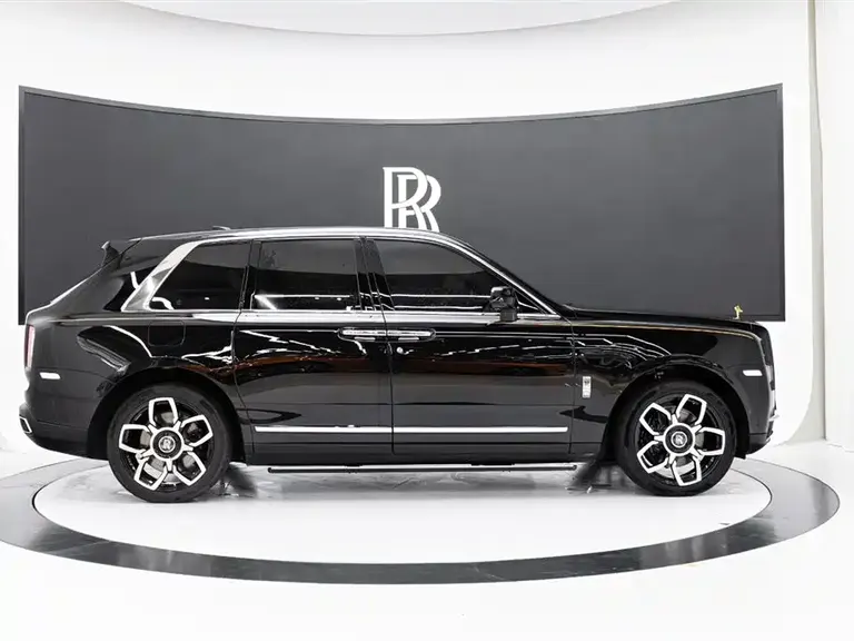 Rolls-Royce Cullinan 5-seat