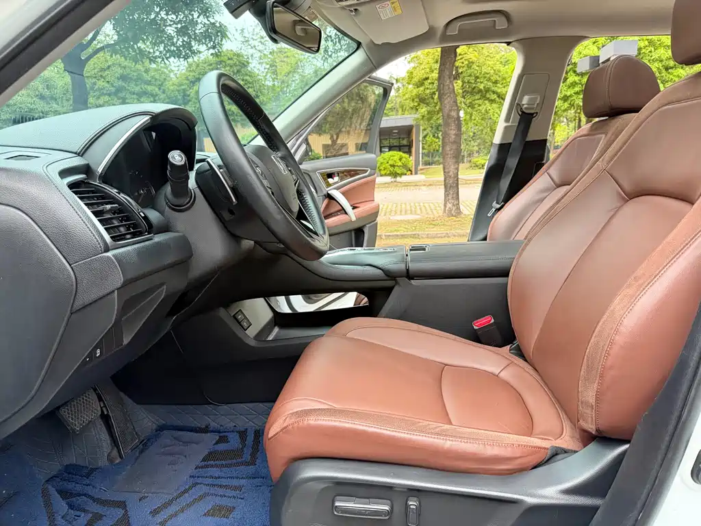 Avancier 370 TURBO 4 WD Premium