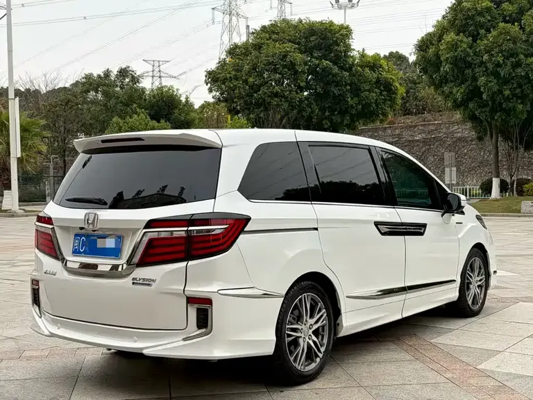 Honda Elysion 2.0 L Hybrid Luxury