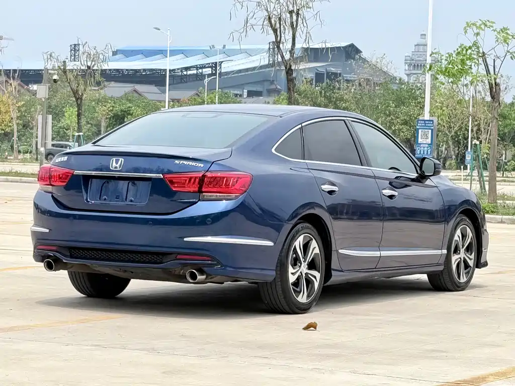 Spirior 2.4 L Distinguished
