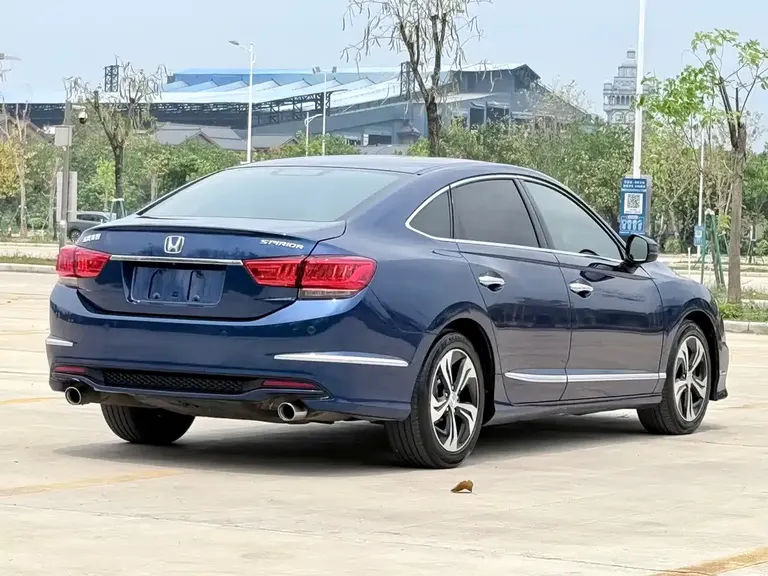 Honda Spirior 2.4 L Distinguished