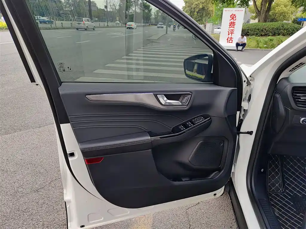 Escape EcoBoost 245 2 WD Smart Home Enjoyment