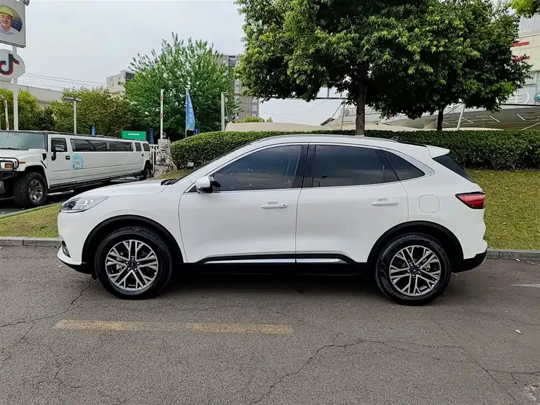 Ford Escape EcoBoost 245 2 WD Smart Home Enjoyment