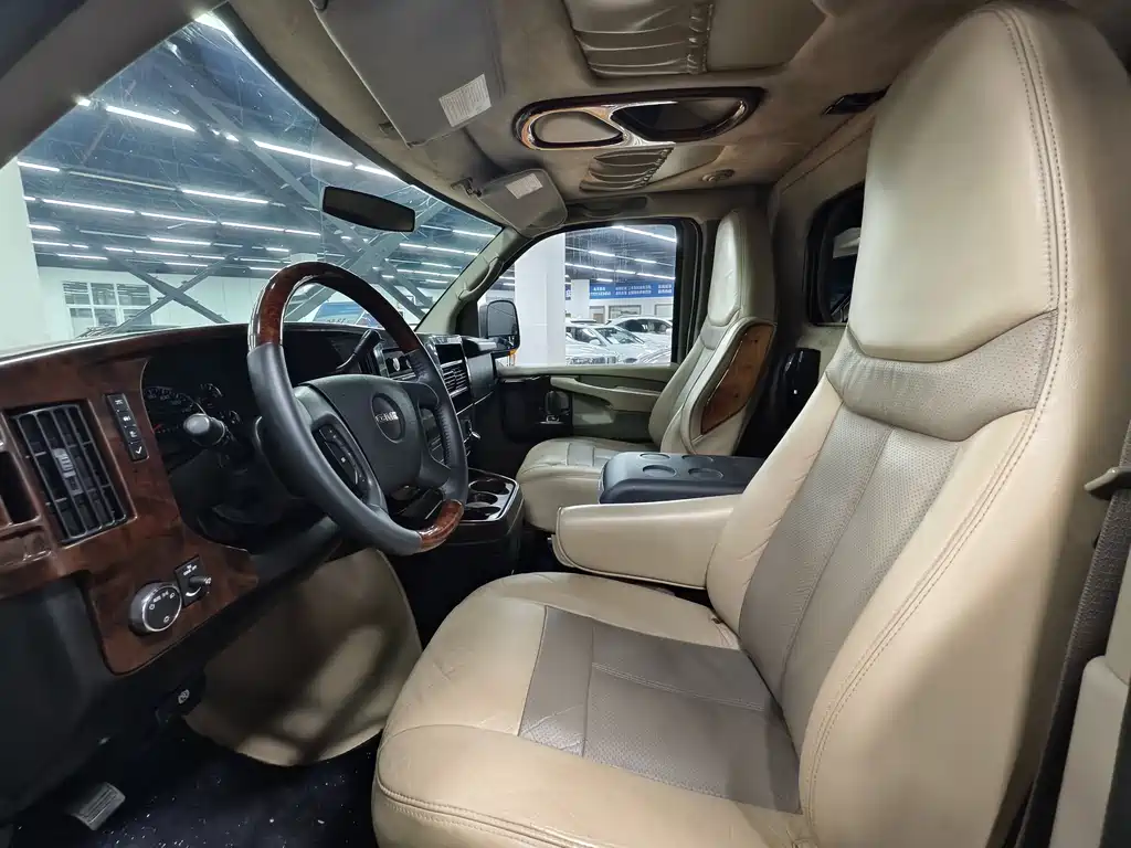 SAVANA 5.3 L Business Star 7-seat