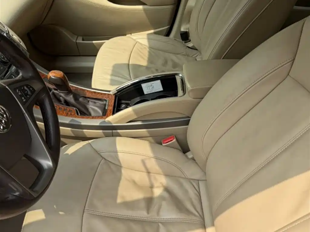 LaCrosse 2.4 L Elegant Luxury