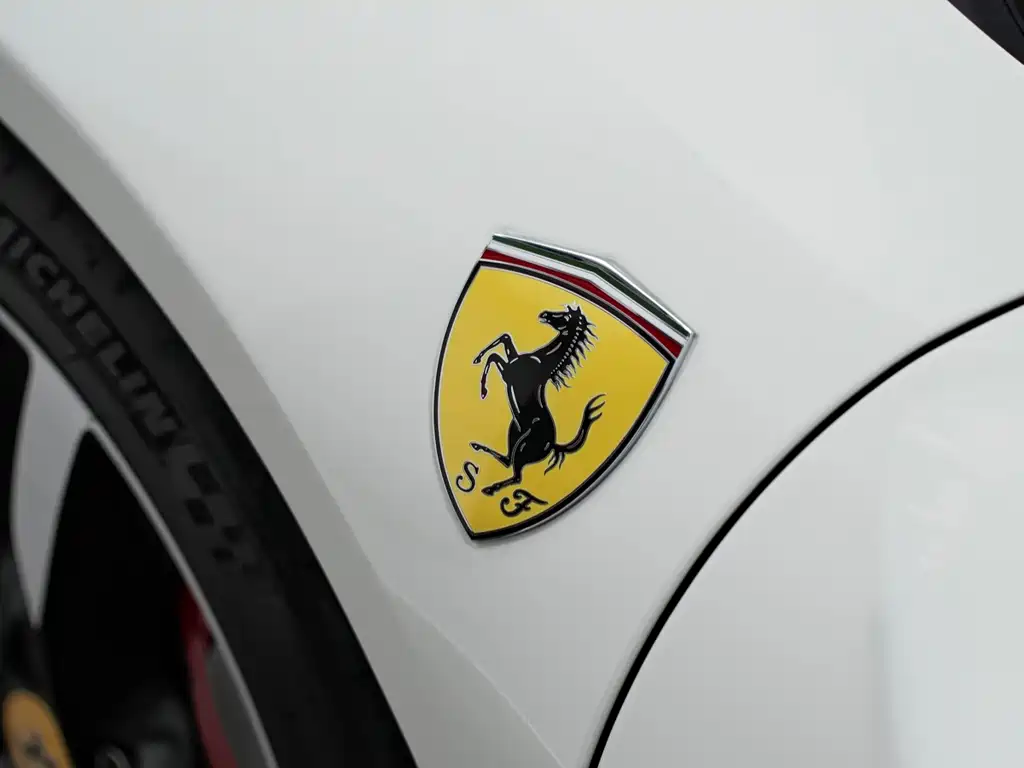 SF90 3.9 T V8 Spider