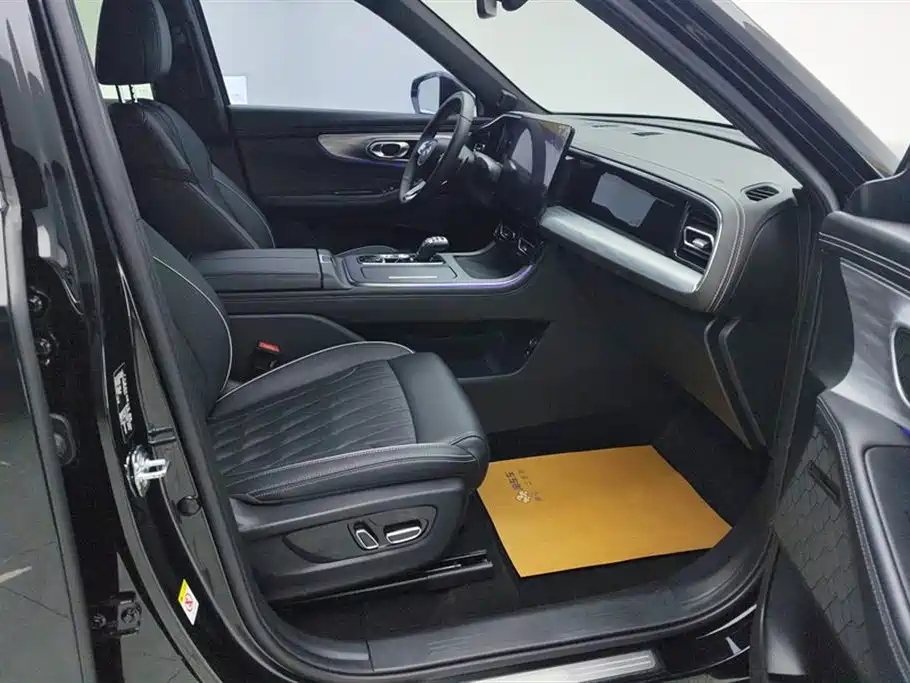 GAC Trumpchi GS8 Navigator Series 2.0 TGDI 2 WD Luxury Connected (7-seat)