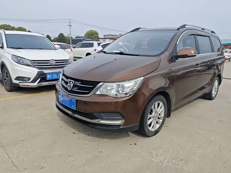 Baojun 730 1.5 L Manual Standard 7-seat