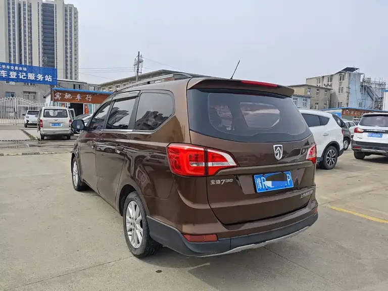 Baojun 730 1.5 L Manual Standard 7-seat