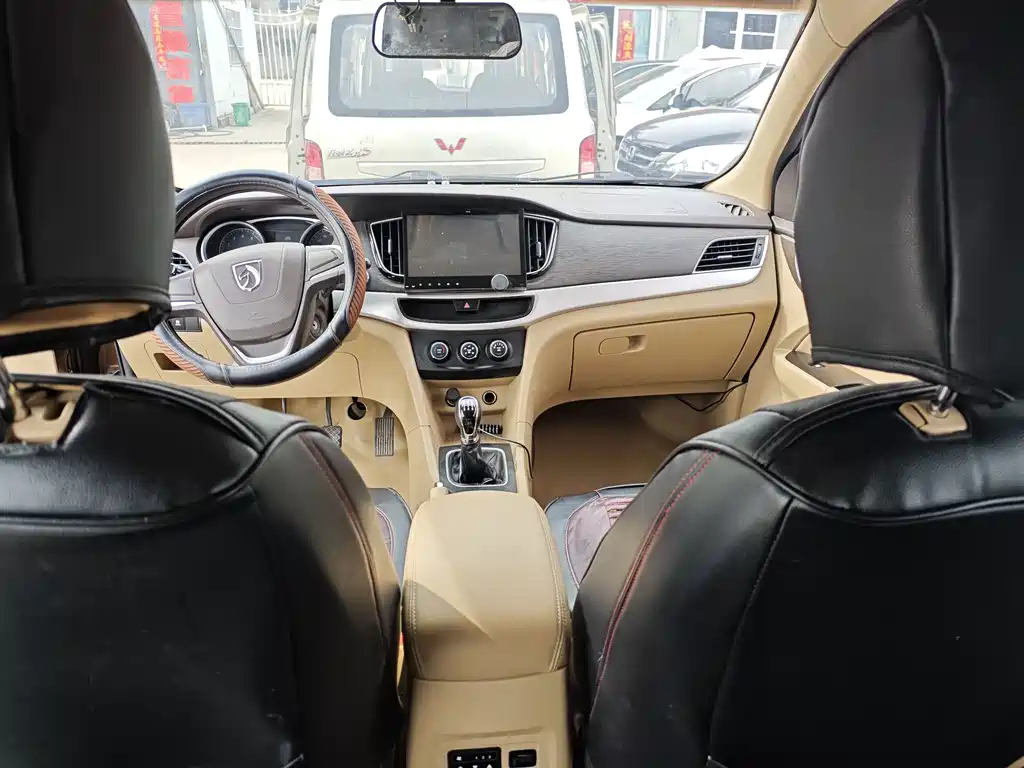 Baojun 730 1.5 L Manual Standard 7-seat