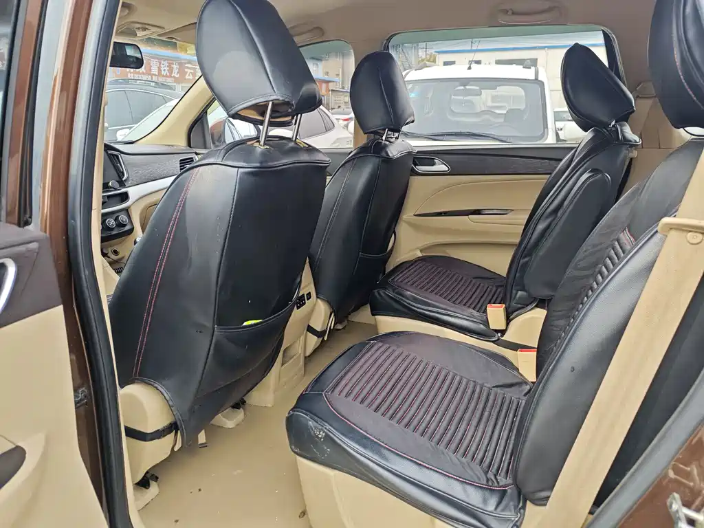 Baojun 730 1.5 L Manual Standard 7-seat