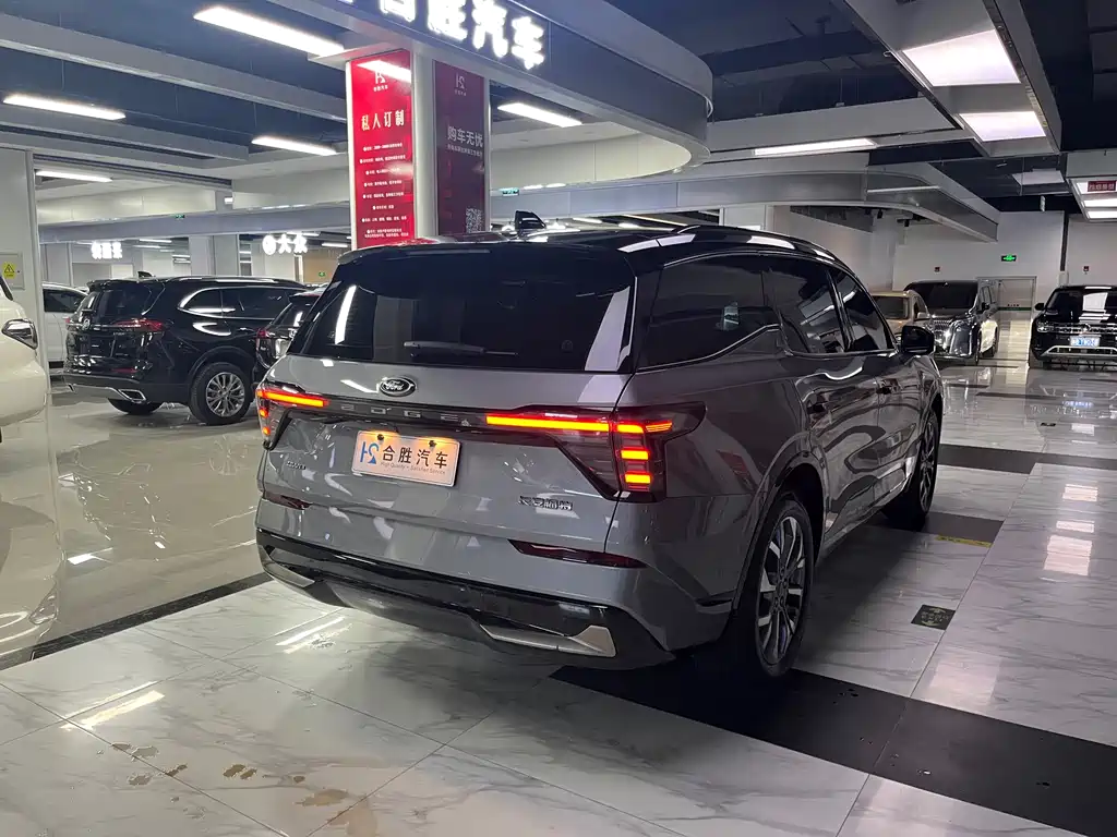 Edge Edge L 2.0 T EcoBoost 4 WD 7-seat Supreme